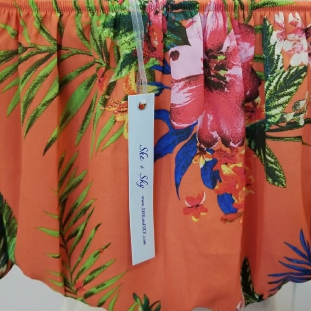 SOLD OUT She & Sky Ruffle Sleeve Crop Top - Picture 3 of 4